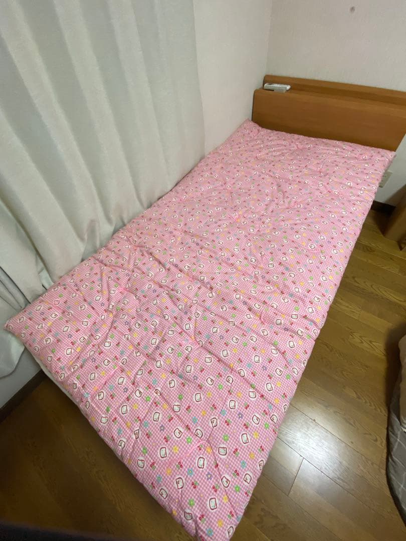 【新品レア】ハローキティ　敷布団