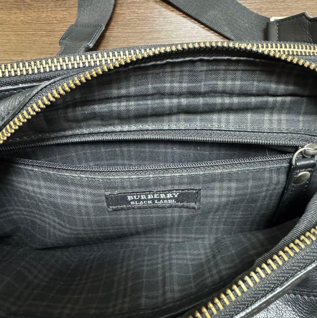 バーバリーブラックレーベル　ボディバッグ　レザー　ブラック　斜めがけ