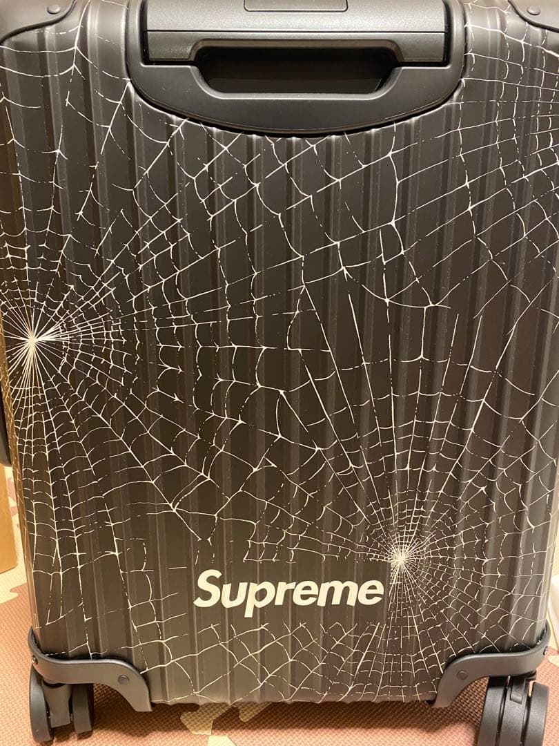 Supreme × Rimowa Cabin Plus 49.0L