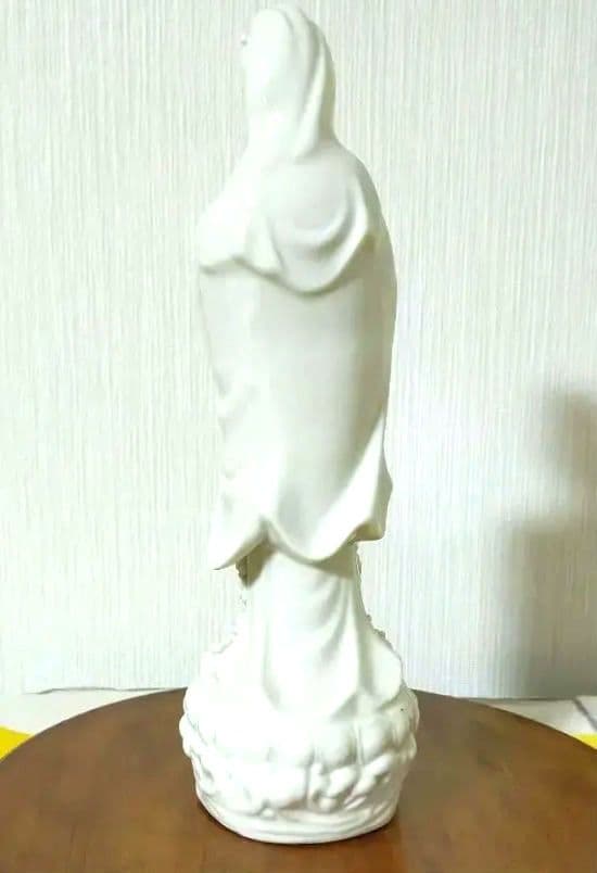 ✨特価セール中!中国美術品蛍白磁器花飾り 美顔 滴水観音様の立像　縁起置物