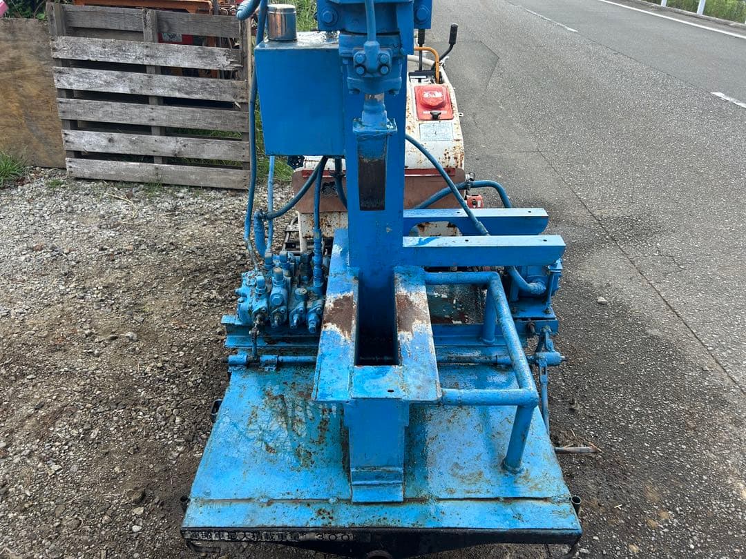 宮崎　自走式　薪割り機　油圧式　クボタエンジン　6.8馬力　クローラー　動画あり