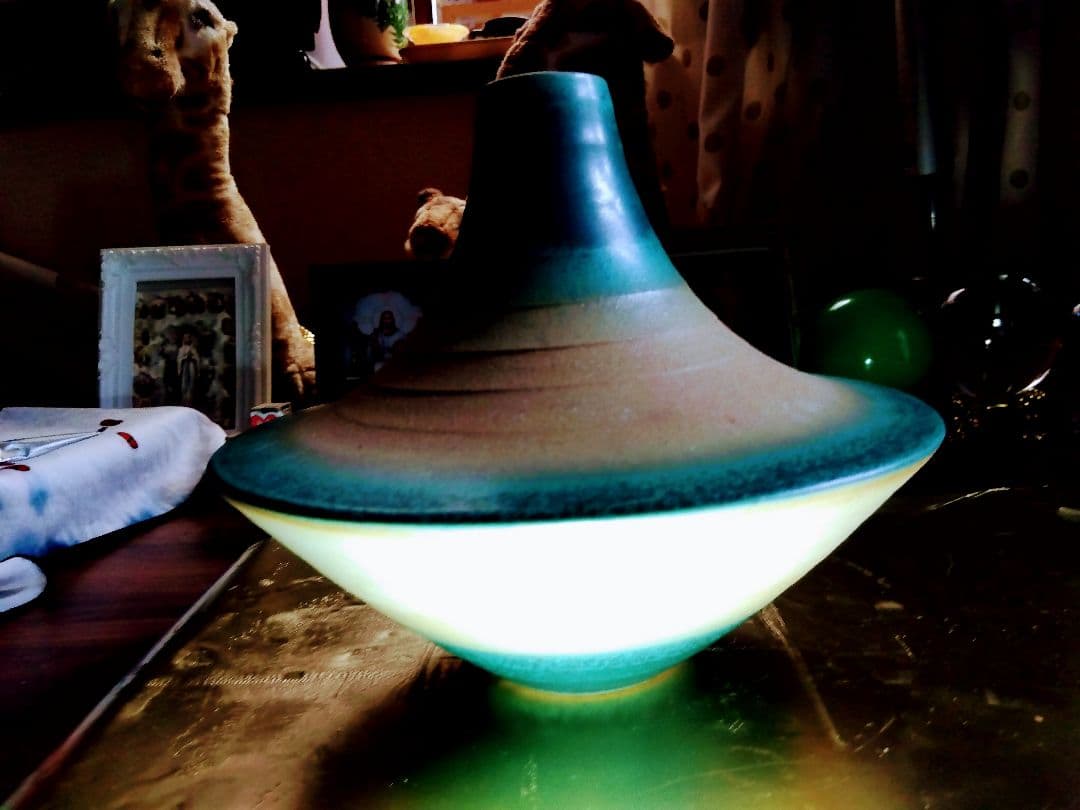 萬子焼き.青緑色の円錐型フラワーベース.1070グラム位