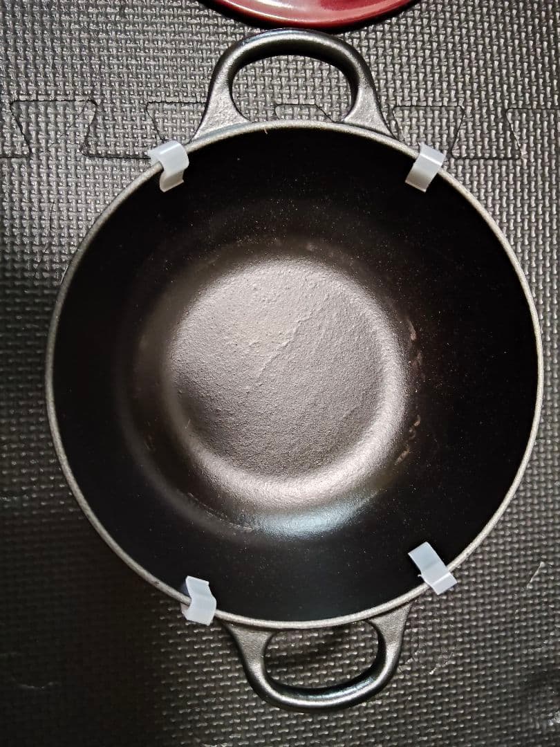 新品・未使用　ル・クルーゼ ミッキーマウス/マルミット 18cm チェリーレッド