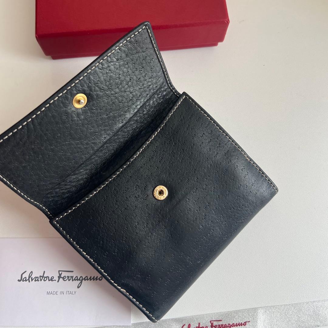 42 極上美品 Ferragamo サルバトーレフェラガモ 2つ折り財布