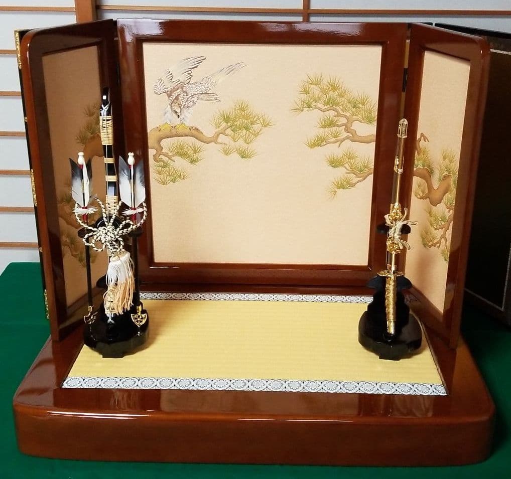 五月人形　桐屏風、平飾台、弓太刀セット