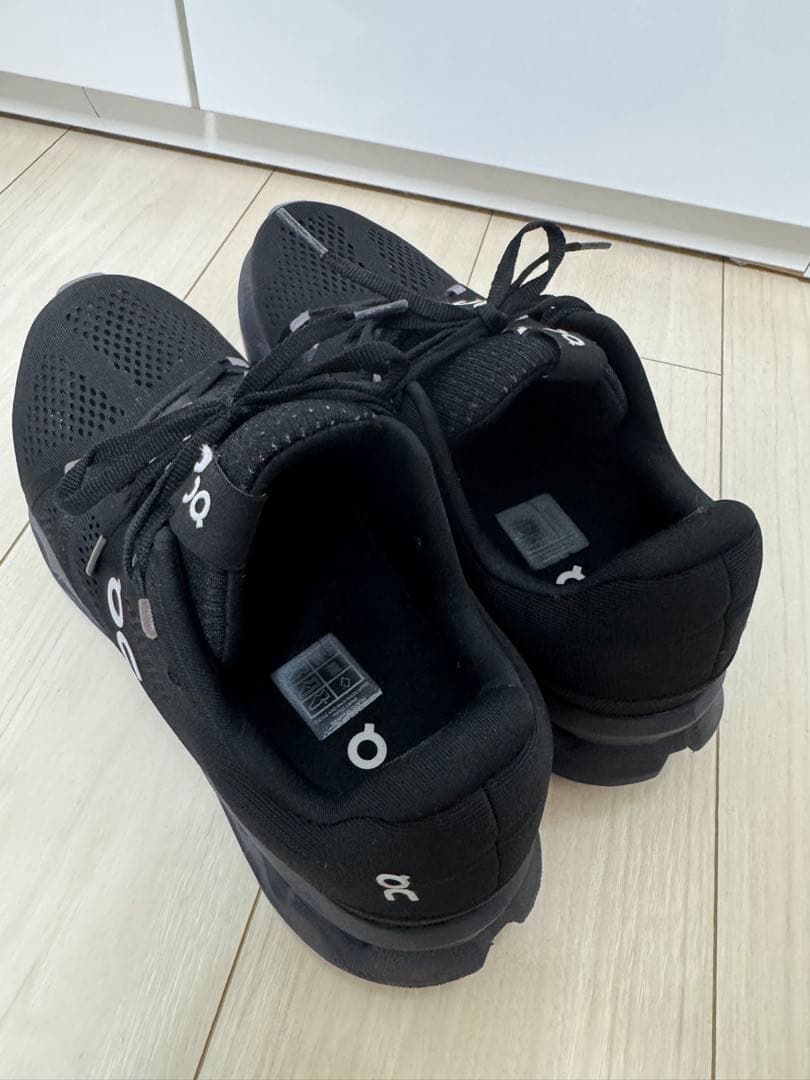 【オン】On クラウドサーファー1 オールブラック 28