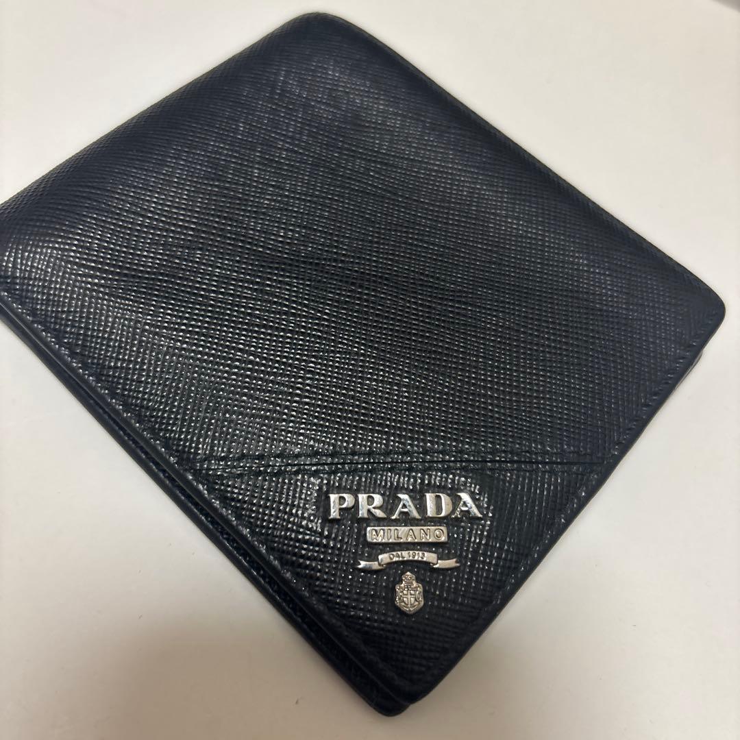 ✨極美品✨PRADA プラダ 二つ折り財布 三角プレート ブラック