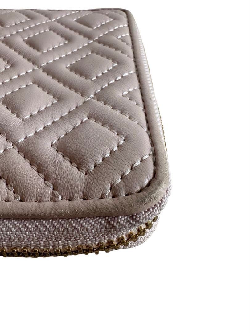 TORY BURCH キルティング 二つ折り財布，ピンクベージュ