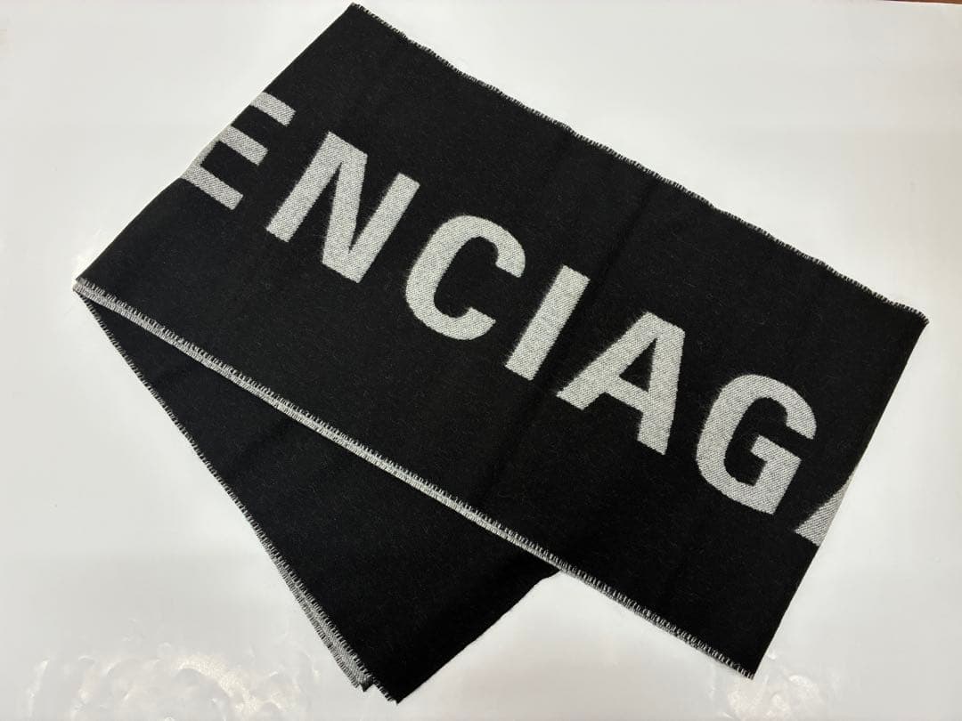 ▲未使用品BALENCIAGA 　バレンシアガ　512732　ロゴ入りマフラー