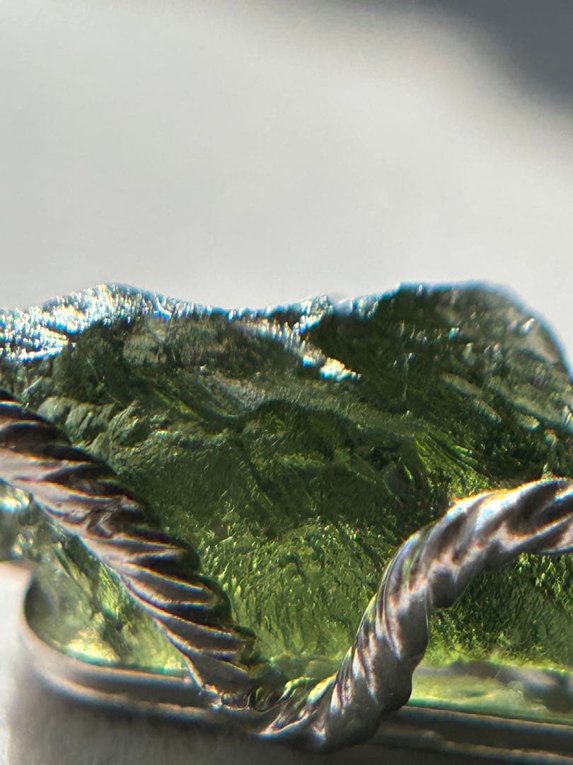 【新品未使用】モルダバイト原石 ペンダントトップ シルバー925チェーン付き