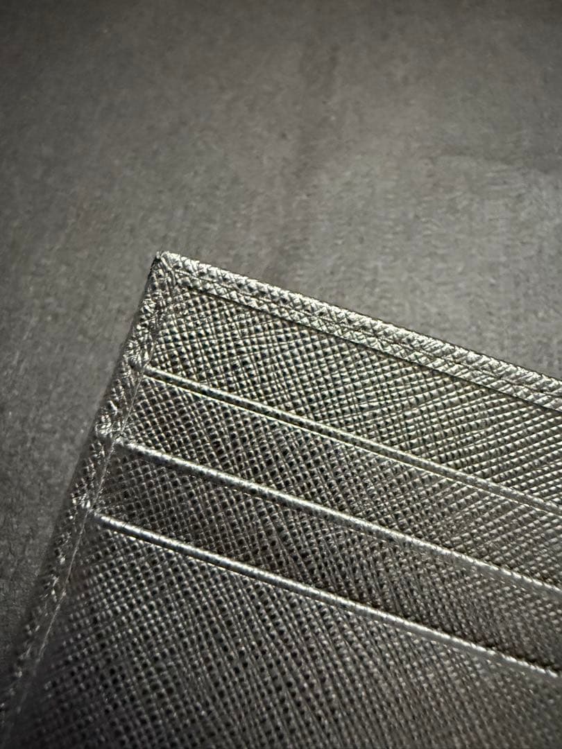 PRADA(プラダ) サフィアーノ マネークリップ 二つ折り財布 ブラック