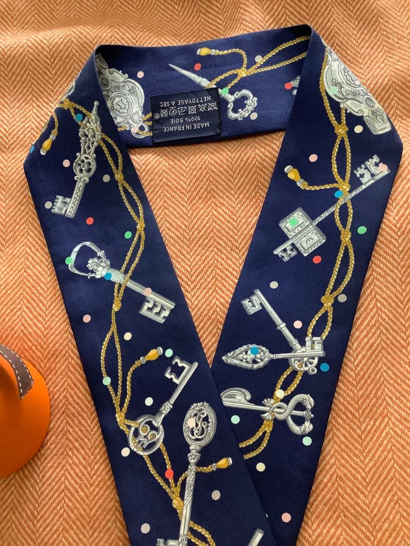 HERMES ツイリー　(クレ・ア・ポア シルク100% スカーフ)