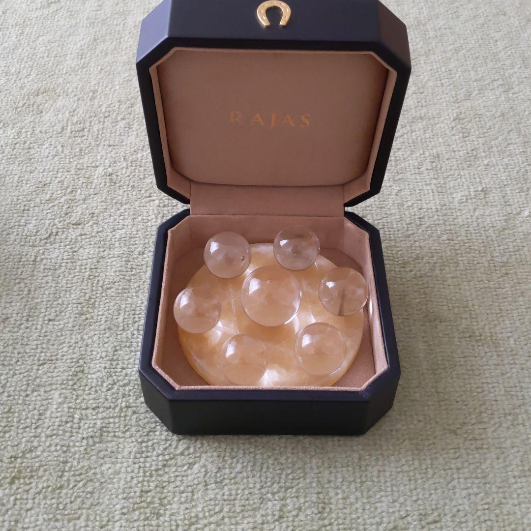 六芒星の台座と水晶