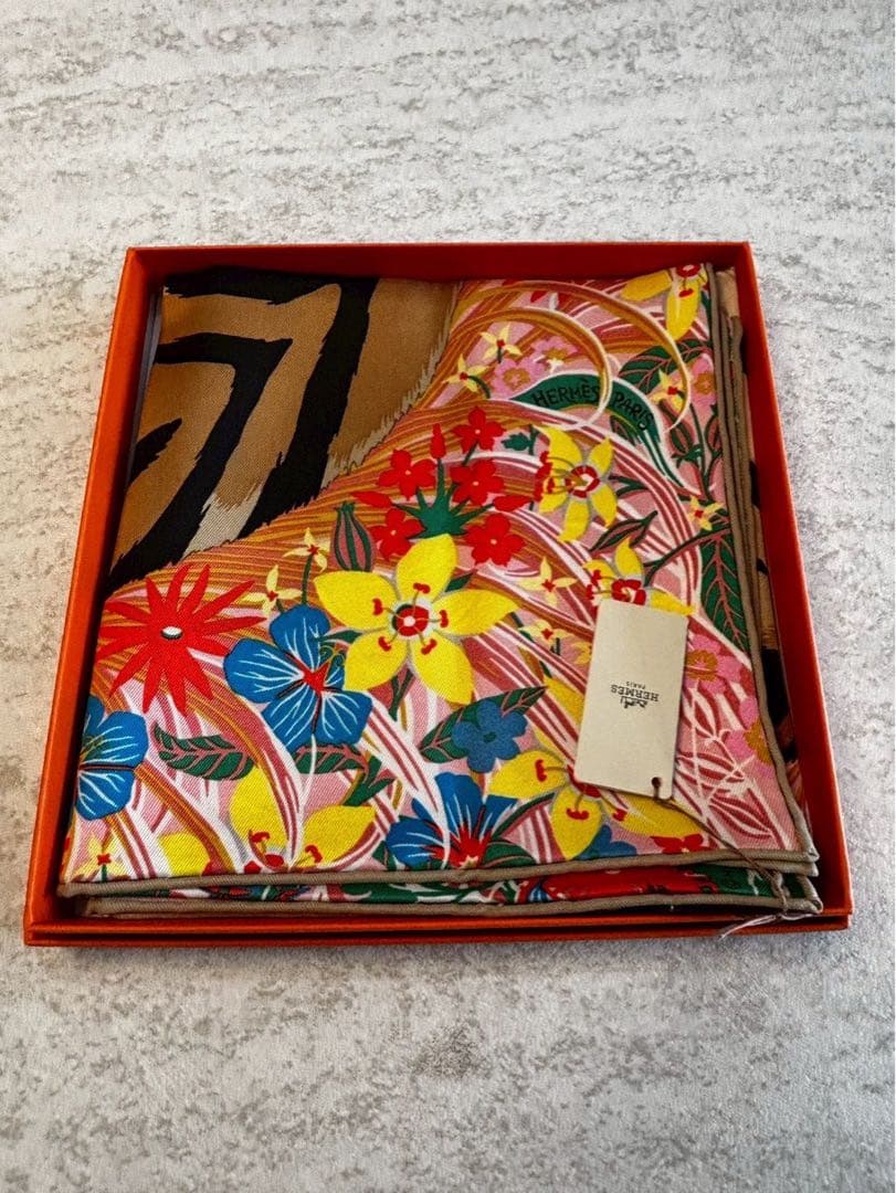 HERMES スカーフ　カレ70 タイガータイガー　新品