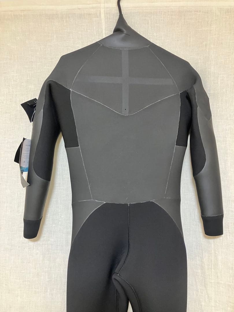 【新品未使用/試着のみ/メンズML】セミドライ ロングチェストジップfellow