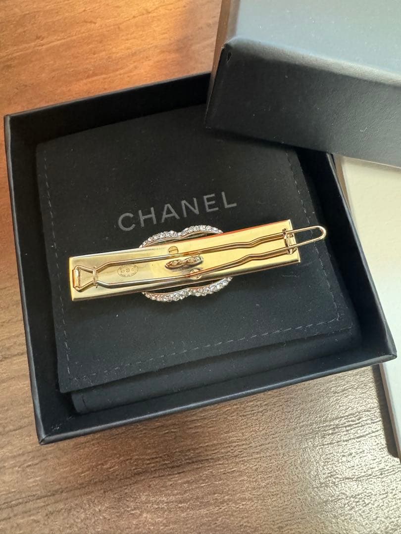 CHANEL ゴールド バレッタ クリスタル付き
