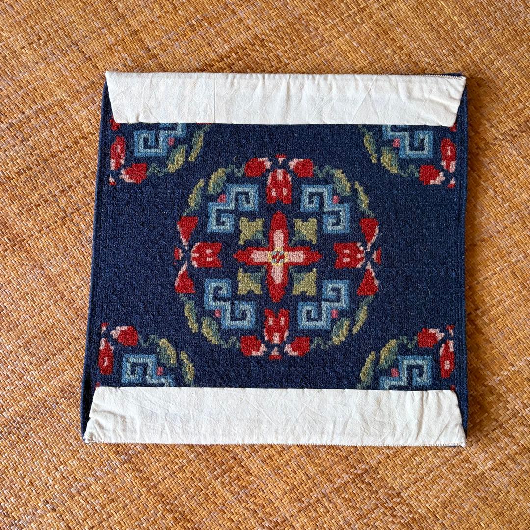 チベタンラグ　シートラグ　チェアマット　濃紺ベース