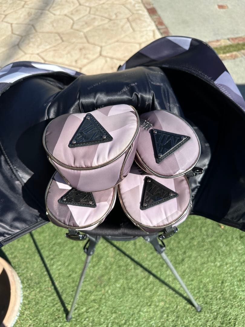 MARK&LONA スタンド式キャディバッグ グレーとブラック　ヘッドカバー付き