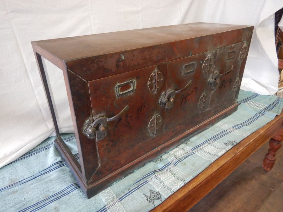 昭和レトロな銅板張り　陳列棚　ショーケース