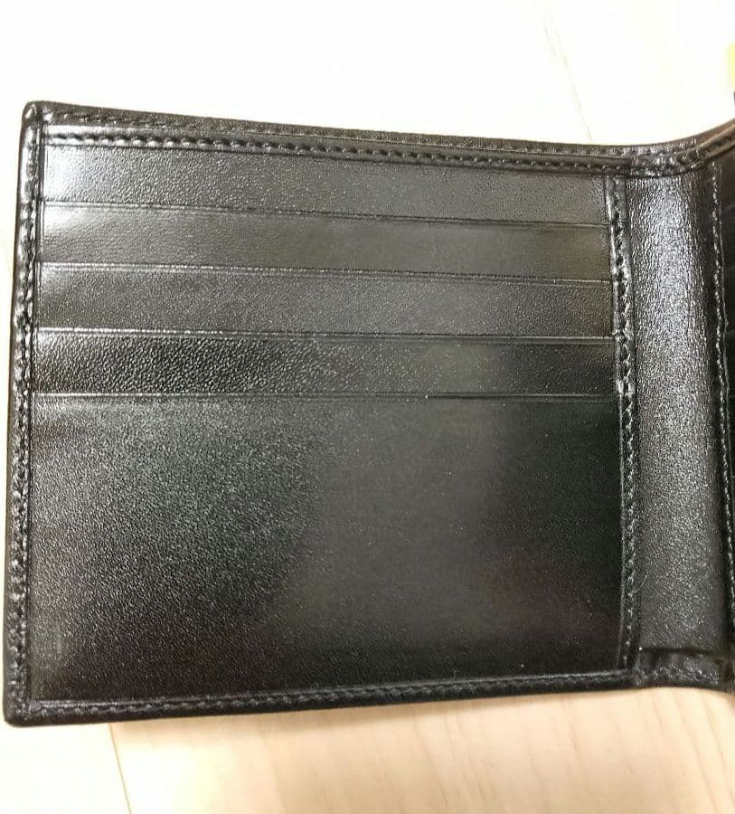 値下げ中！新品未使用 FENDI ブラック 二つ折り財布