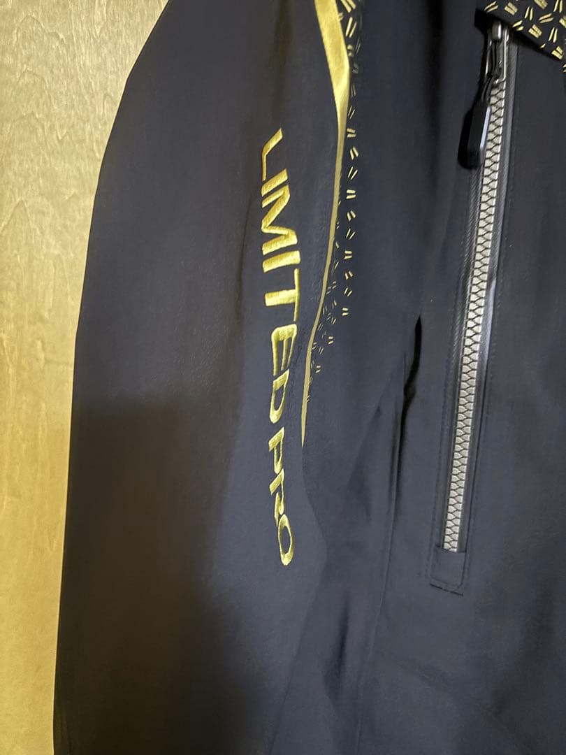 【新品未使用品】リミテッドプロ　ゴアテックスプロレインスーツ　サイズL