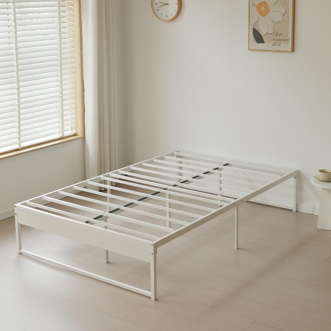 数量限定！超人気！ベッドフレーム パイプベッド【ダブル D】　WHITE