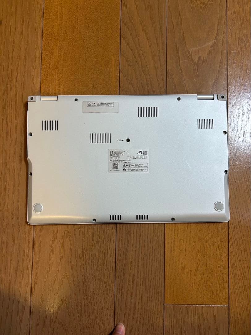 FUJITSU LIFEBOOK UH08 シルバー ノートPC