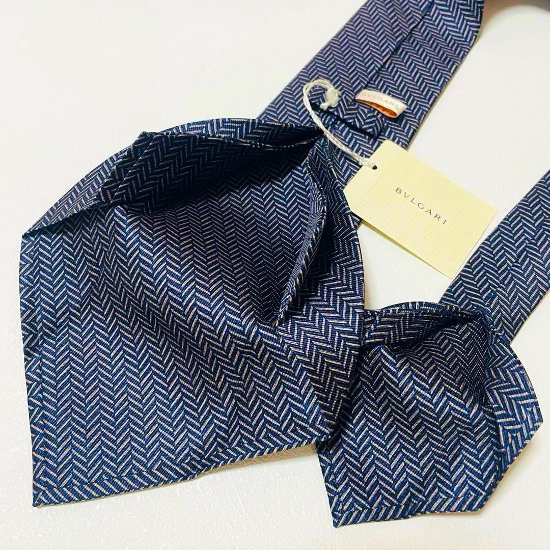 【極美品】ブルガリ セッテピエゲ ネクタイ ロゴ シェブロン ネイビー ピンク