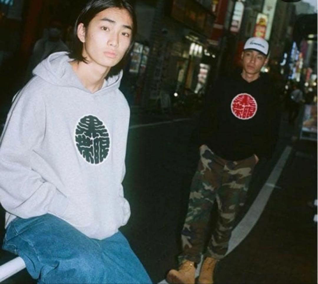 Blackeyepatch Lサイズ　家紋ロゴが特徴のグレーのフード付きパーカー