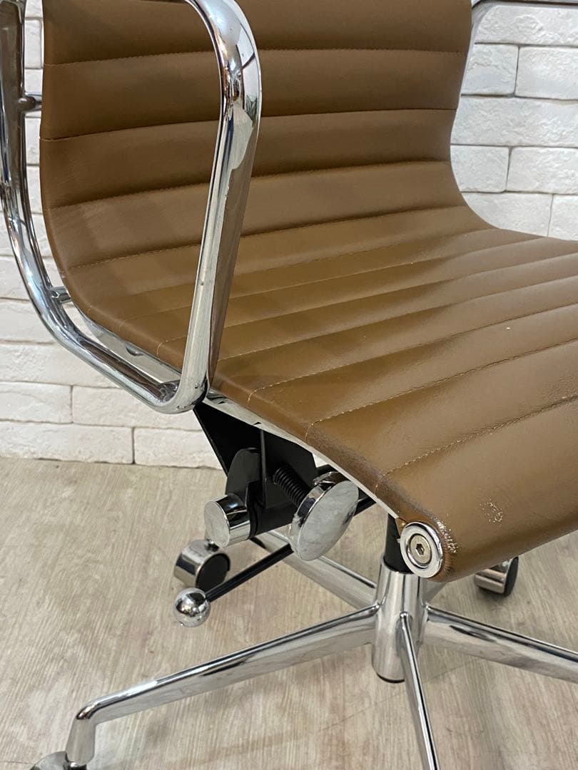 【東京都23区配送無料】ハーマンミラー　イームズ　アルミナム　チェア　椅子　イス