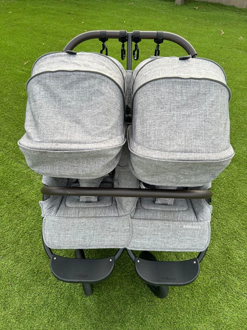 エアバギーココダブルフロムバース2人乗りベビーカー　双子　アースグレイ