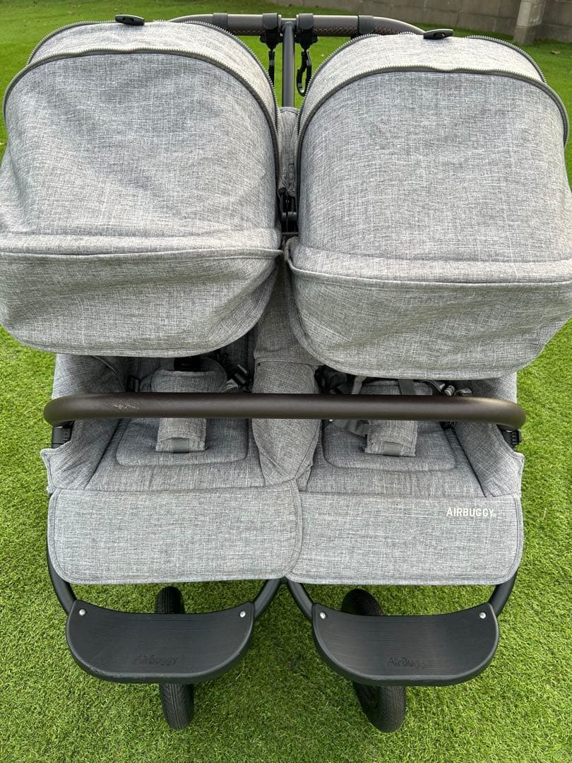エアバギーココダブルフロムバース2人乗りベビーカー　双子　アースグレイ