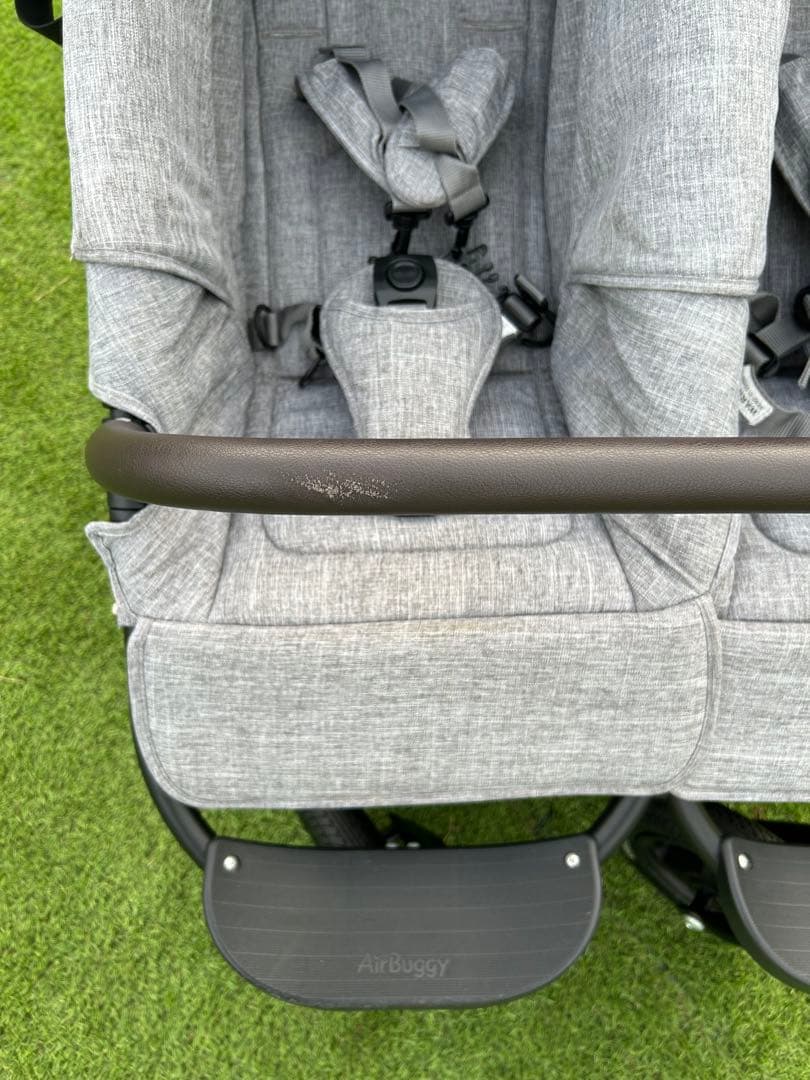 エアバギーココダブルフロムバース2人乗りベビーカー　双子　アースグレイ