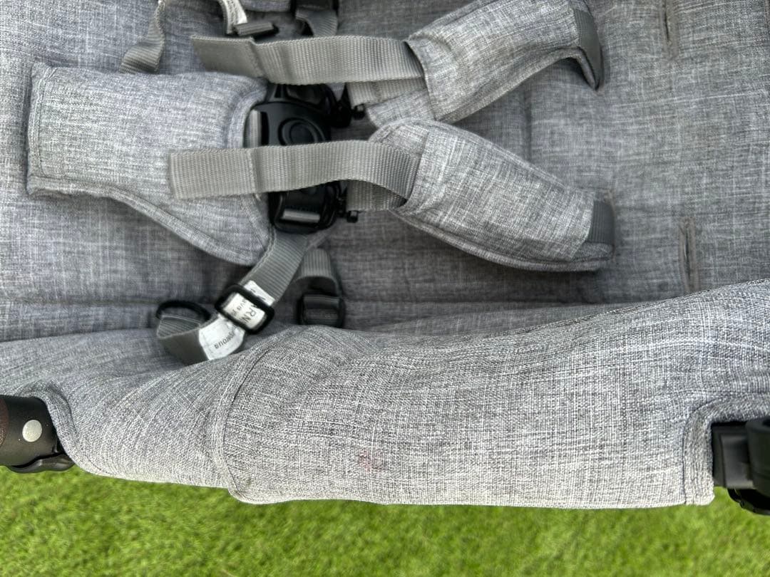 エアバギーココダブルフロムバース2人乗りベビーカー　双子　アースグレイ