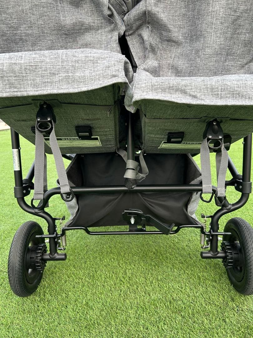 エアバギーココダブルフロムバース2人乗りベビーカー　双子　アースグレイ