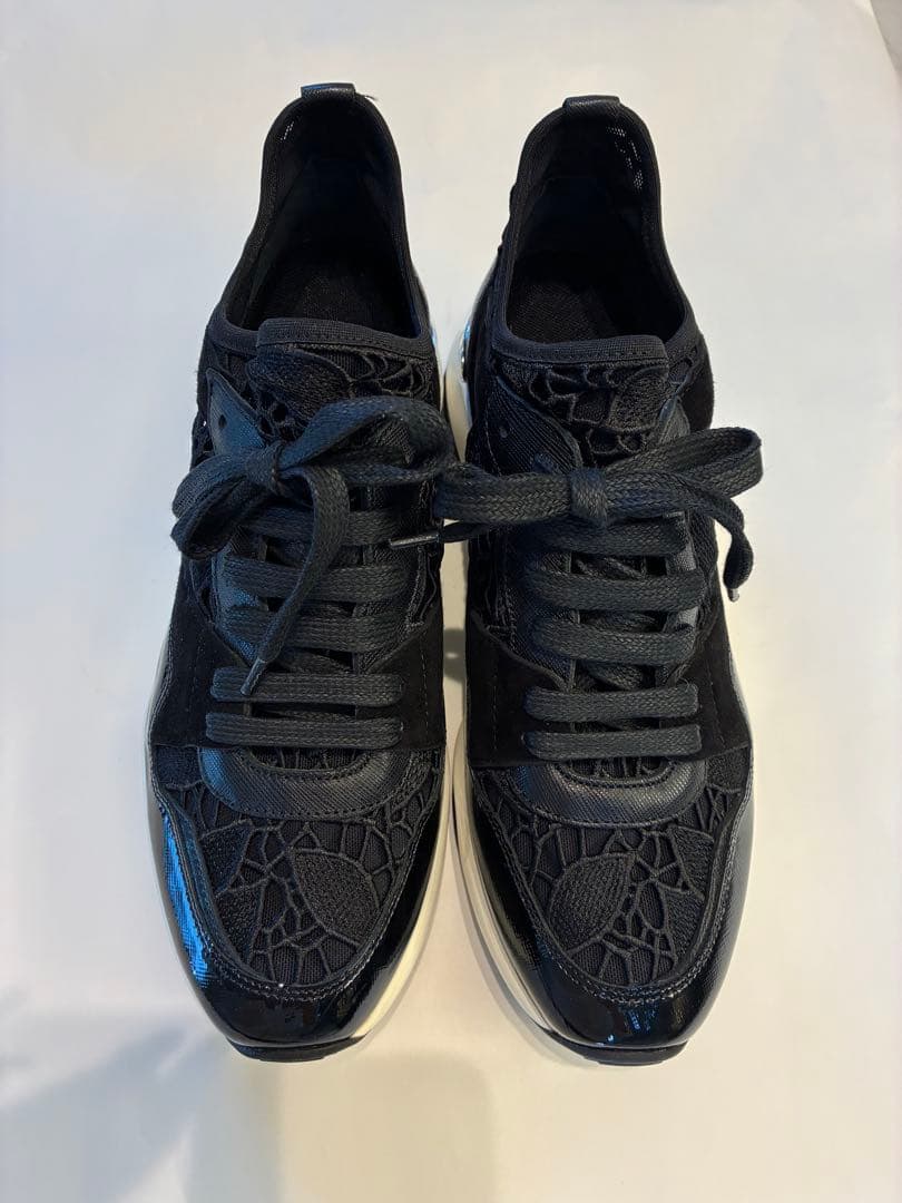 サルバトーレフェラガモ　レースブラックスニーカー