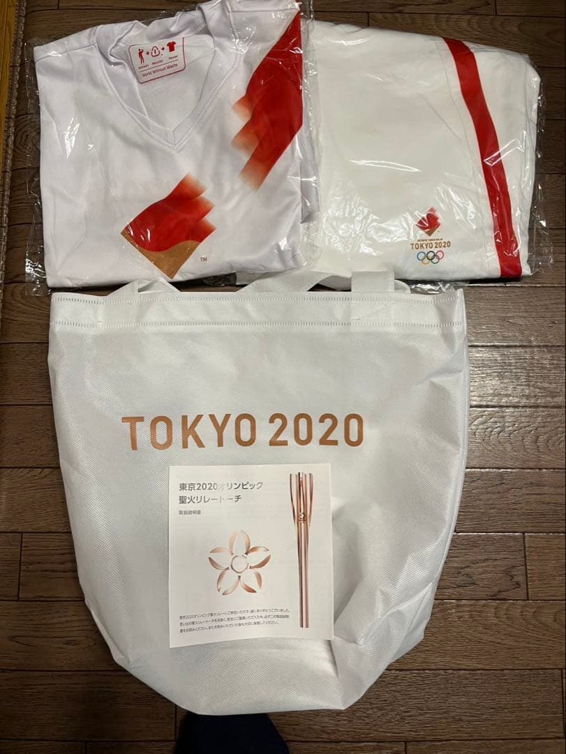 東京オリンピック2020聖火トーチ【ユニフォーム・トーチ専用アクリルケース付き】