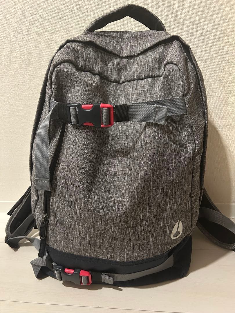 NIXON リュックサック グレー　新品未使用