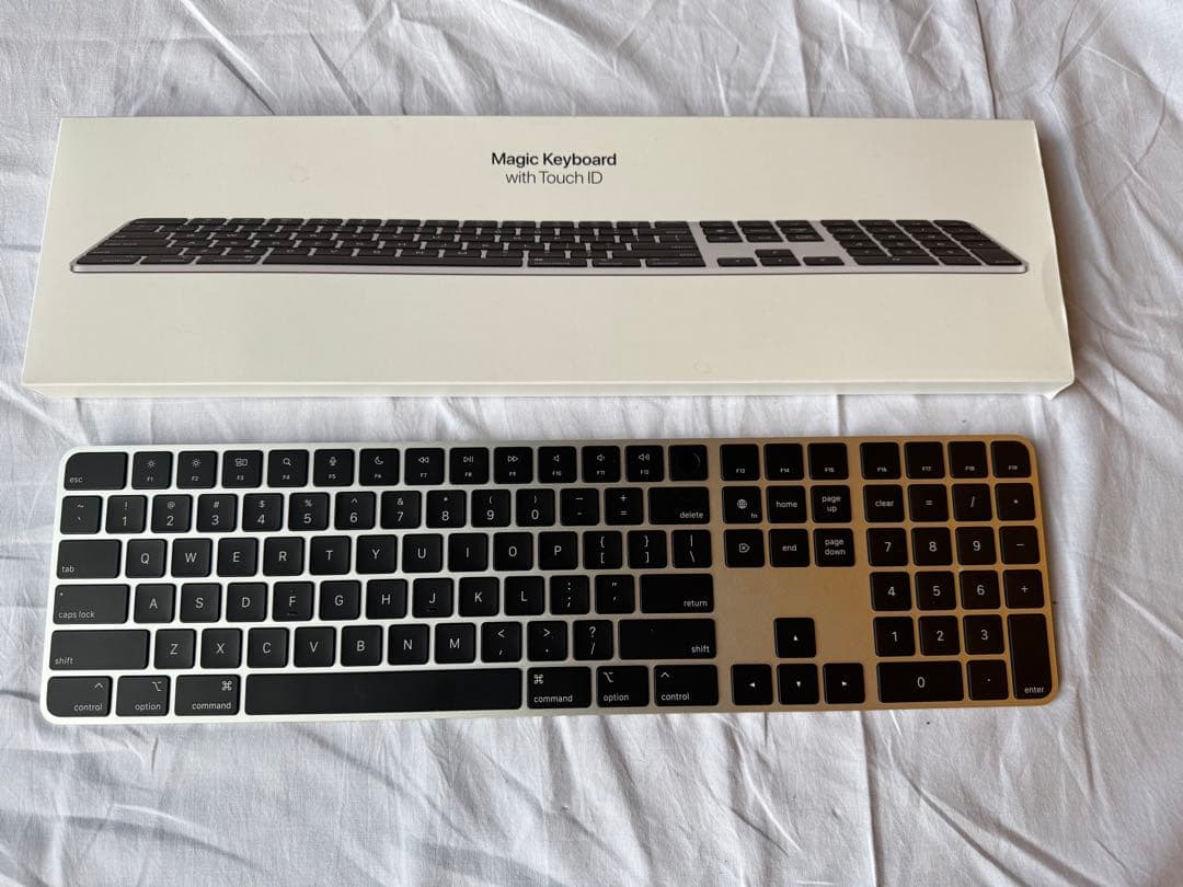 【美品】Magic Keyboard (US) モデルA2520 おまけ付き
