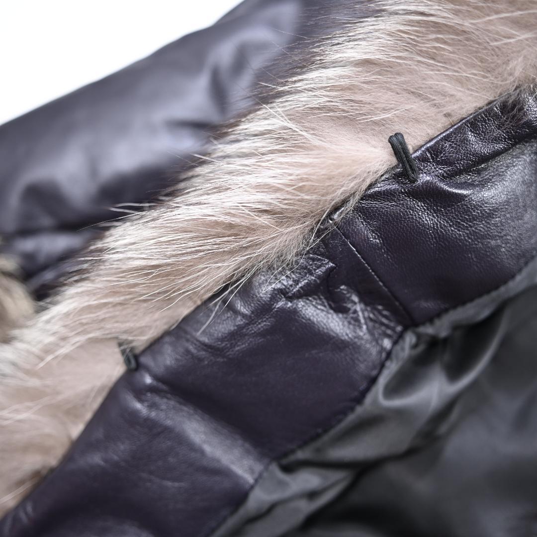 DAMA コレクション】リアルフォックスファー付羊革レザーダウンコート黒紫