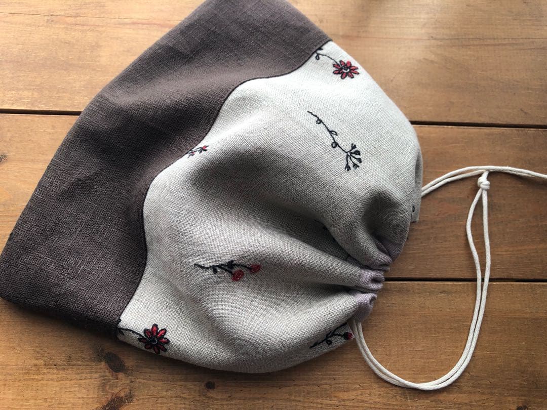 29.リネン　お花刺繍　巾着袋