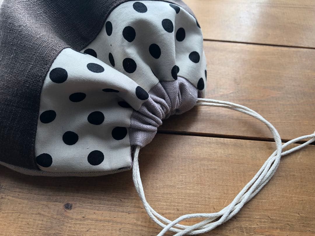 29.リネン　お花刺繍　巾着袋