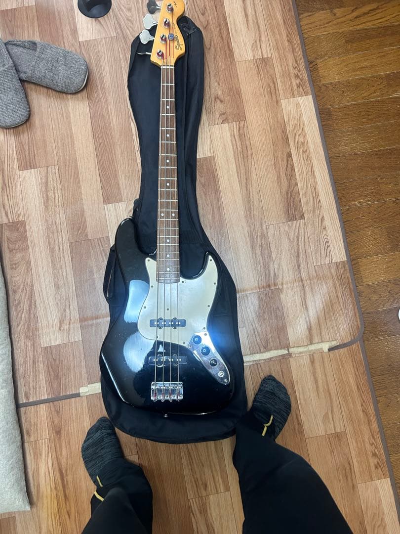 Squier ジャズベース ブラック ソフトケース付き ducamon
