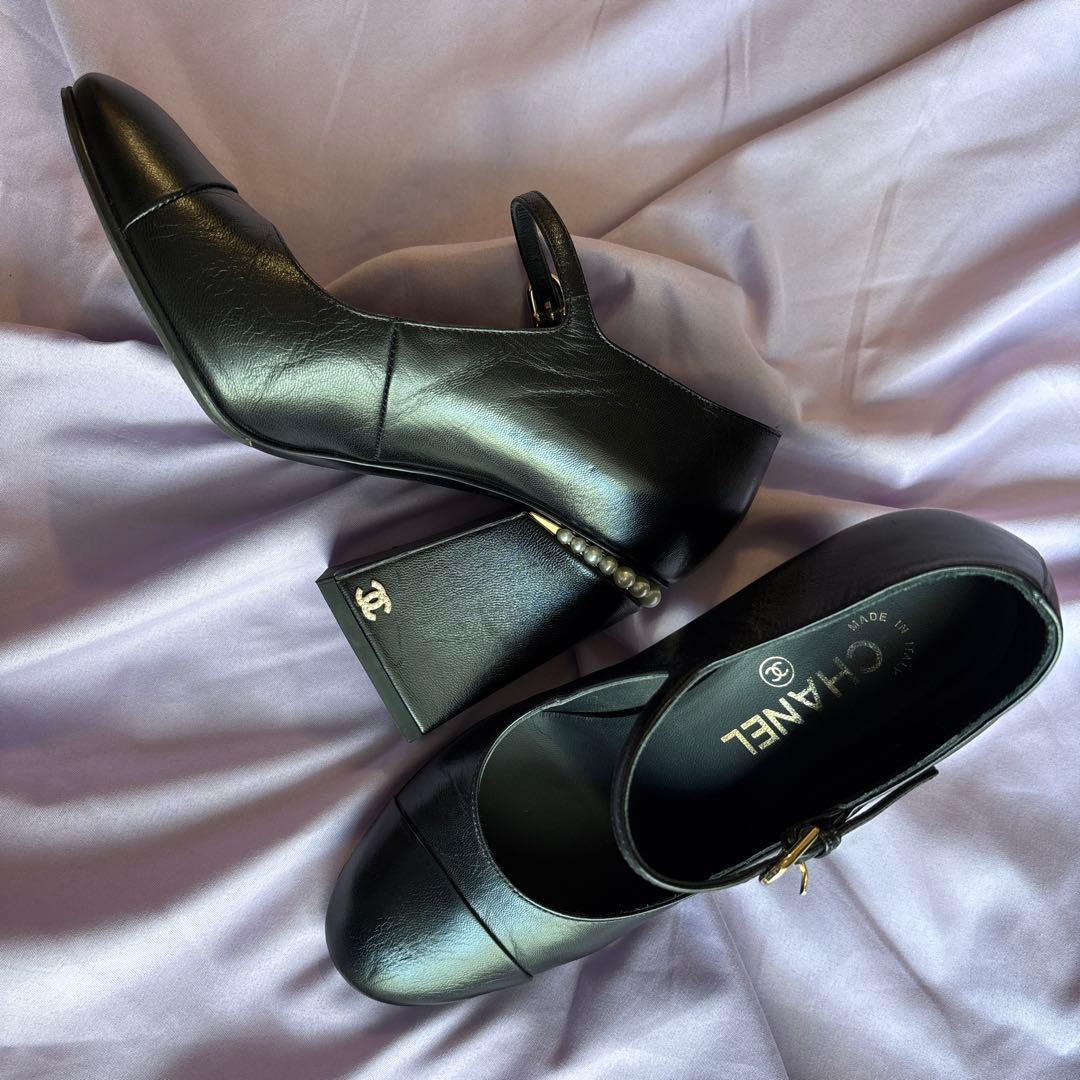 CHANEL ブラックレザーパンプス