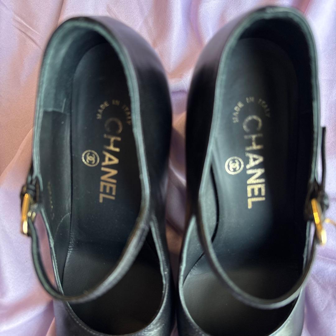 CHANEL ブラックレザーパンプス