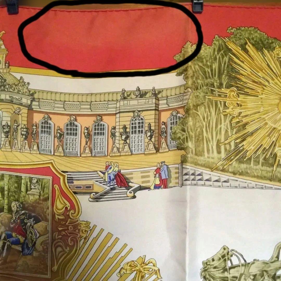 HERMES スカーフ(赤、金色)カレ90