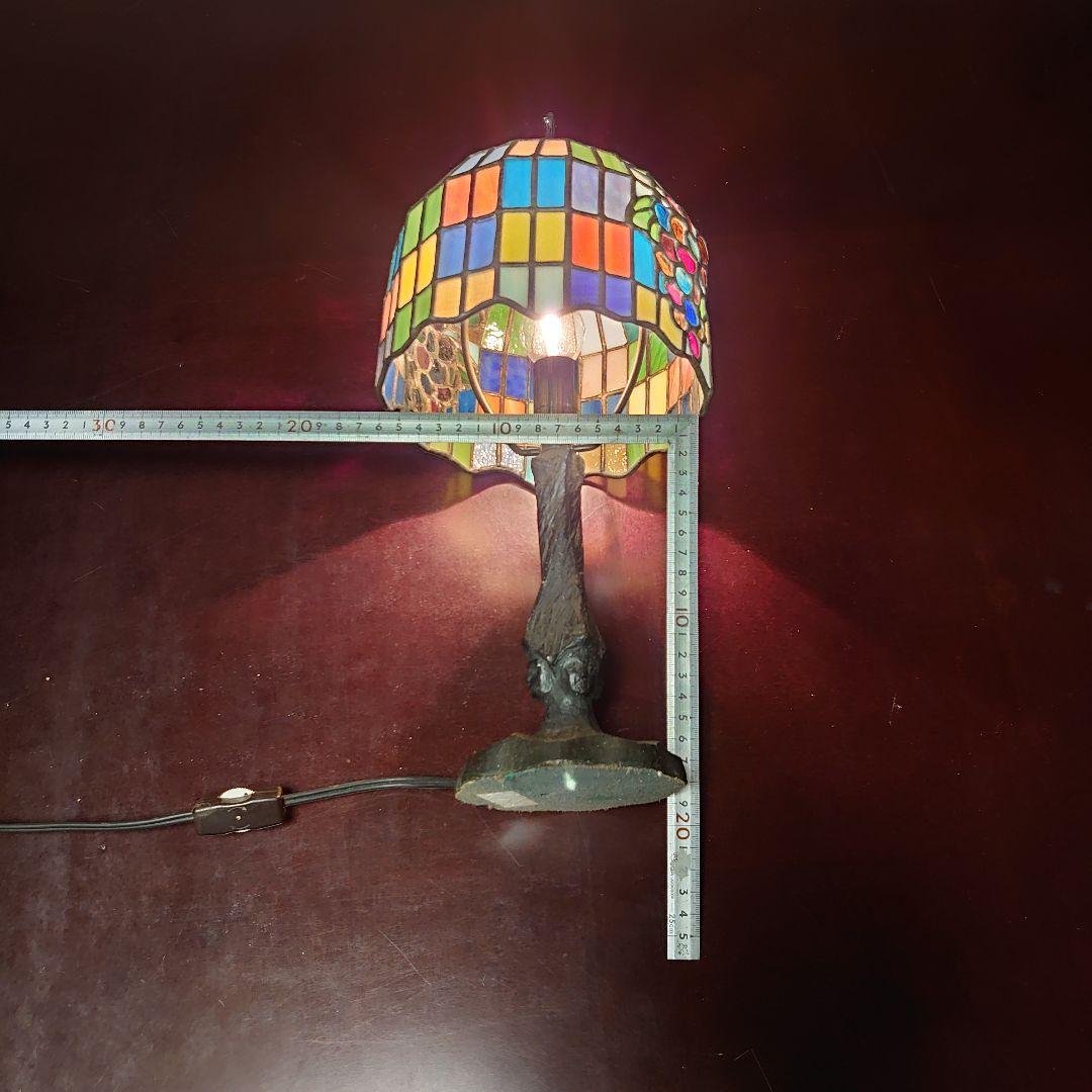 ステンドグラスのランプシェード