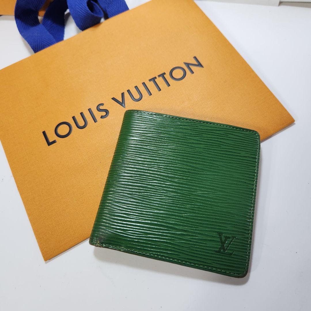 LOUIS VUITTON ルイヴィトン　エピ　緑　グリーン　二つ折り財布
