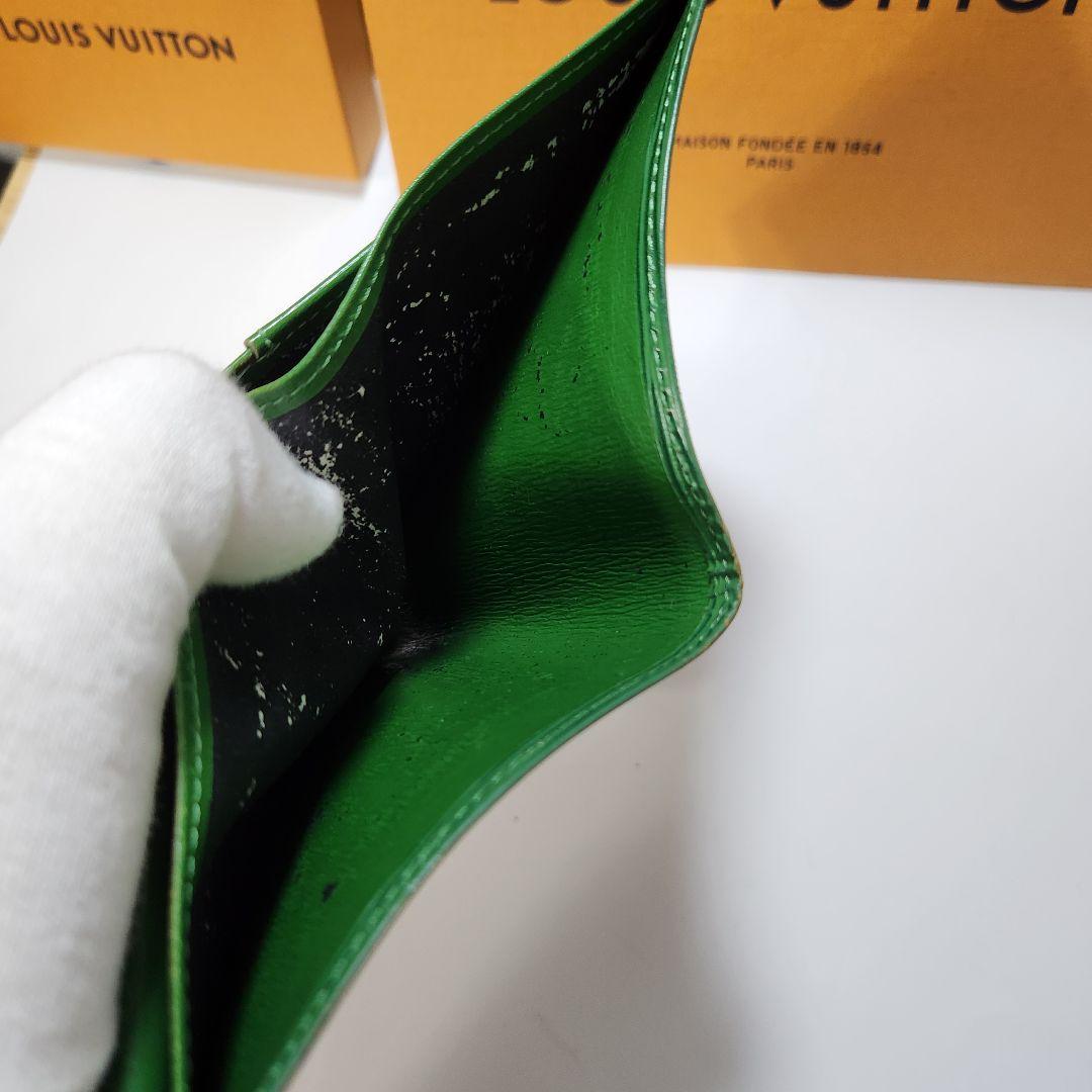 LOUIS VUITTON ルイヴィトン　エピ　緑　グリーン　二つ折り財布