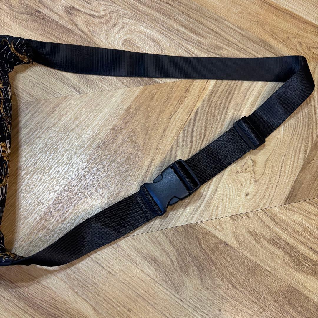 【未使用品】希少 VERSACE ナイロン ボディバッグ ブラック/ゴールド